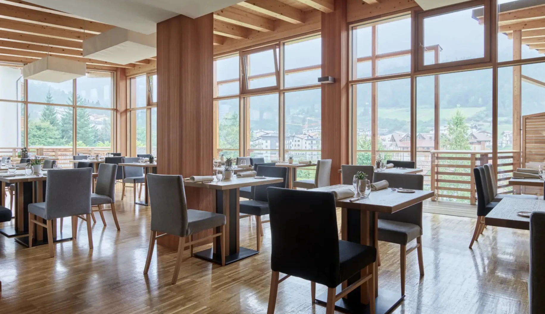 Sala pranzo corona dolomites hotel