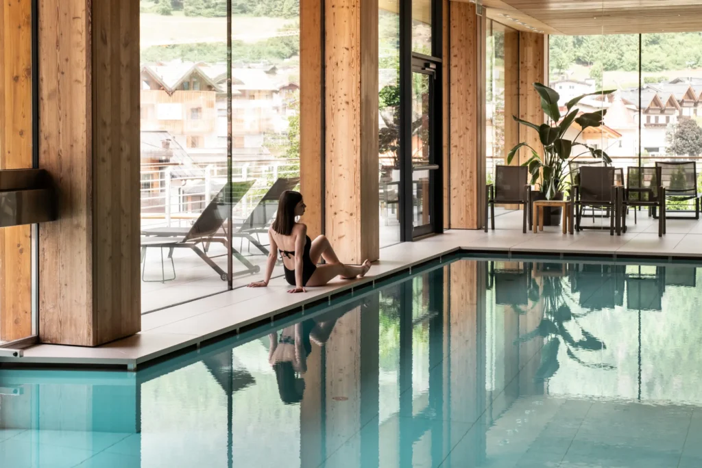 piscina zona interna corona dolomites hotel andalo